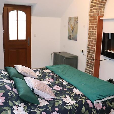 Le Jardin Des Roses Bed & Breakfast Gerponville Екстериор снимка
