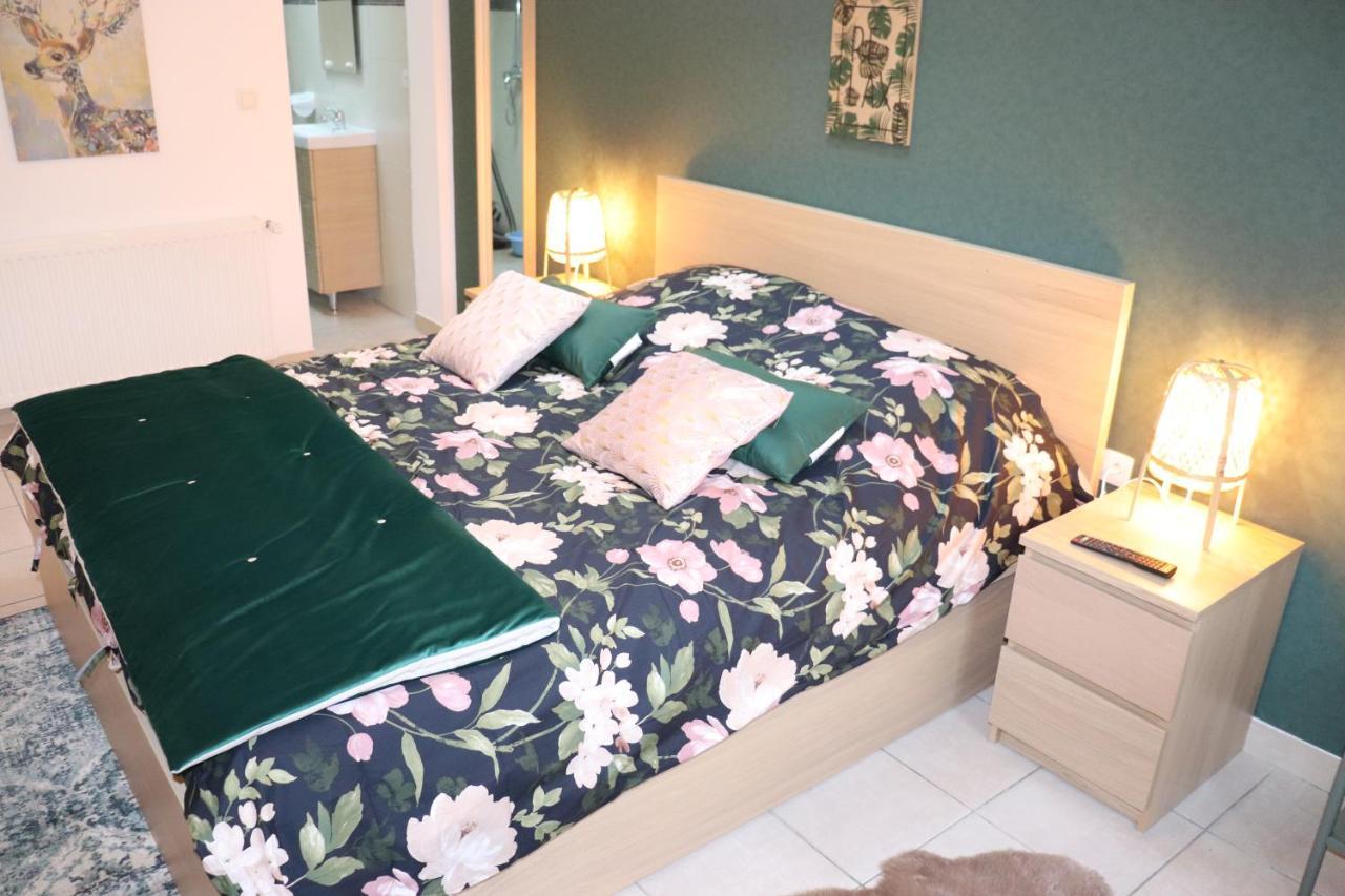 Le Jardin Des Roses Bed & Breakfast Gerponville Екстериор снимка