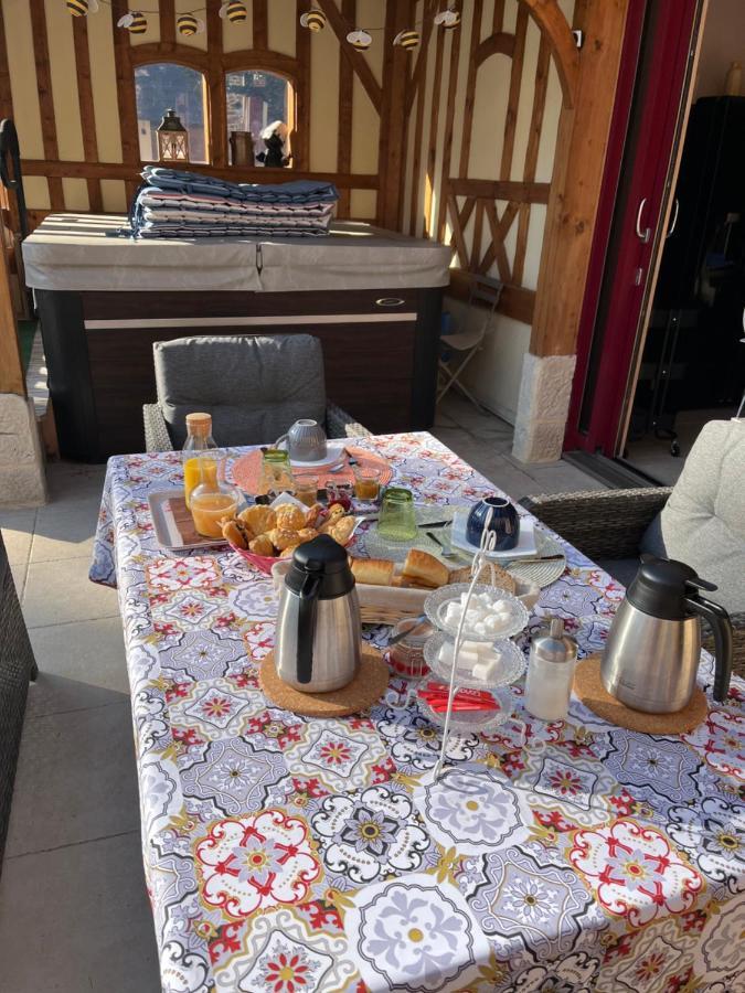 Le Jardin Des Roses Bed & Breakfast Gerponville Екстериор снимка